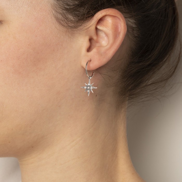 Pendiente de aro, estrella polar Victoria cruz | Joyería Gimeno | Tu joyería de confianza en Valencia