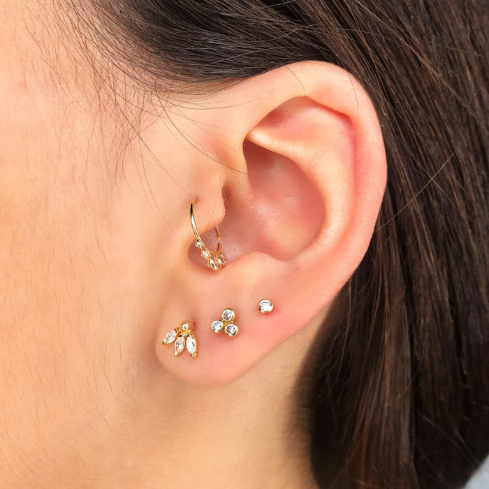 18k Piercing Oreja Oro Amarillo Redondo Con Circonitas 13x10 Mm | Joyería Gimeno | Tu joyería de confianza en Valencia